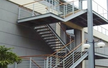 江阴无锡钢结构楼梯封闭式支模施工做法是怎样的？